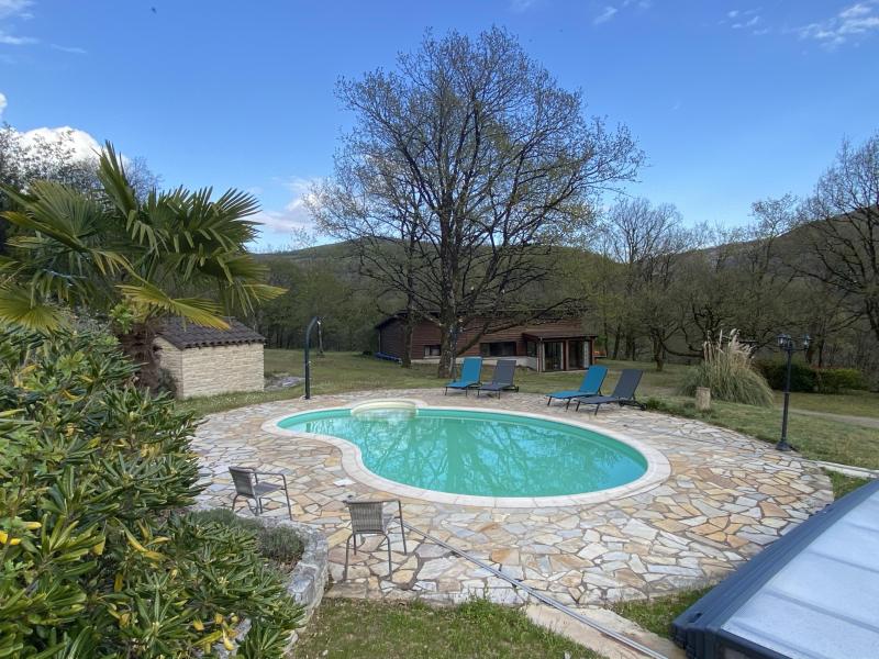 Charming gîte with views and shared pool
