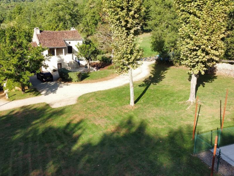 Quietly located country house with private pool
