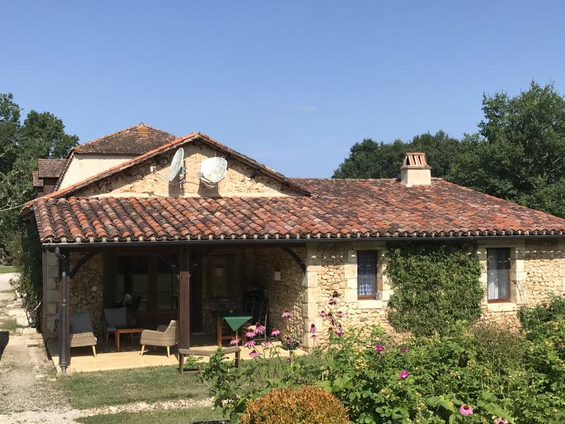 Gîte on estate with shared pool

