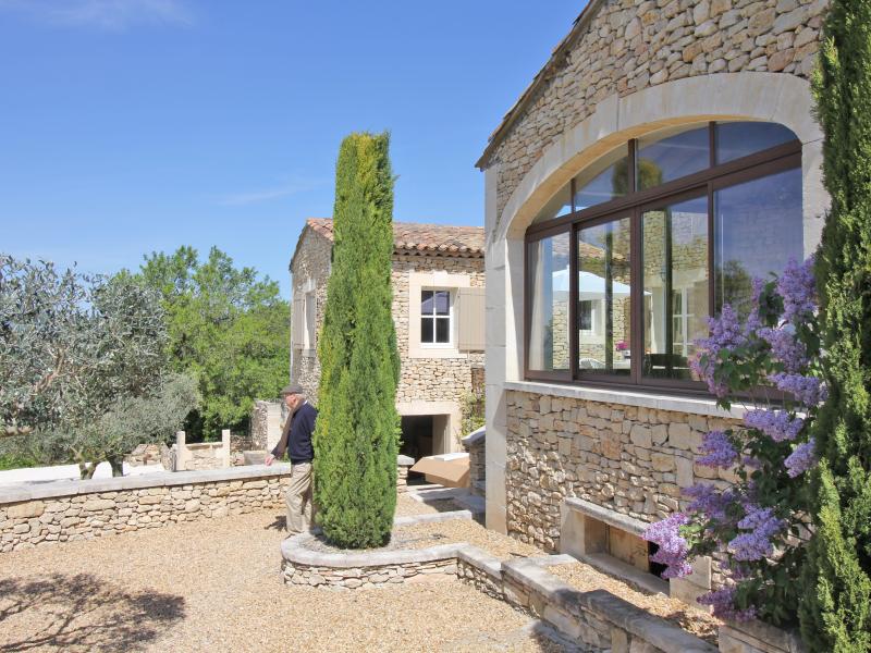 Rural bastide and outhouse with private pool
