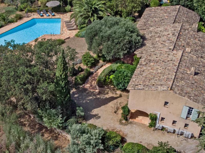 Villa provençale avec piscine et vue sur la mer
