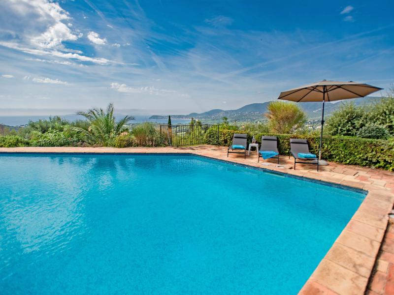 Provençaalse villa met zwembad en zeezicht