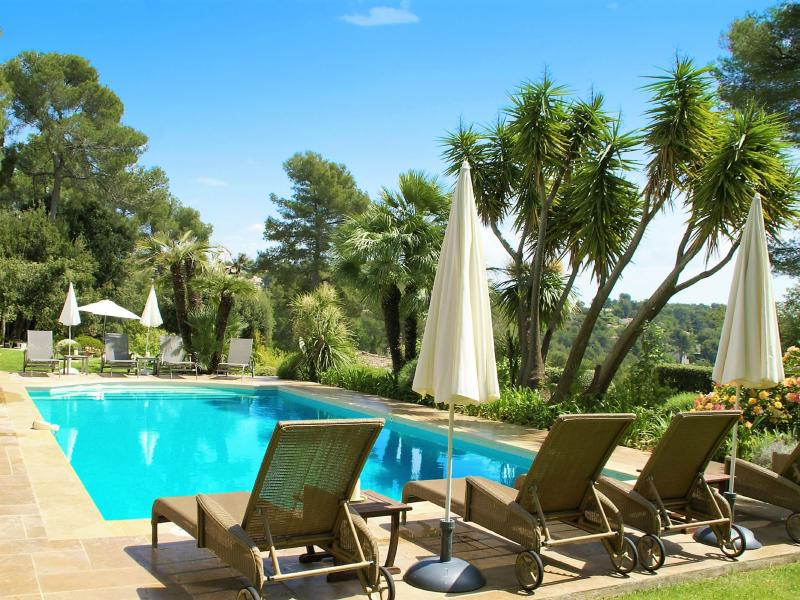 Fraaie villa met privacy, groot privé-zwembad en uitzicht!
