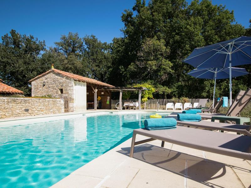 Large family country house with private pool
