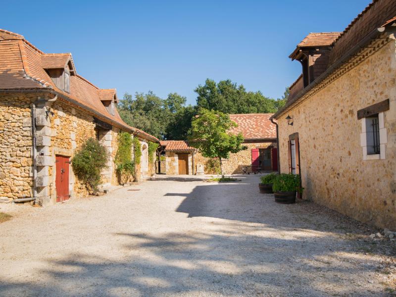 Authentic gîte on estate with swimming pool
