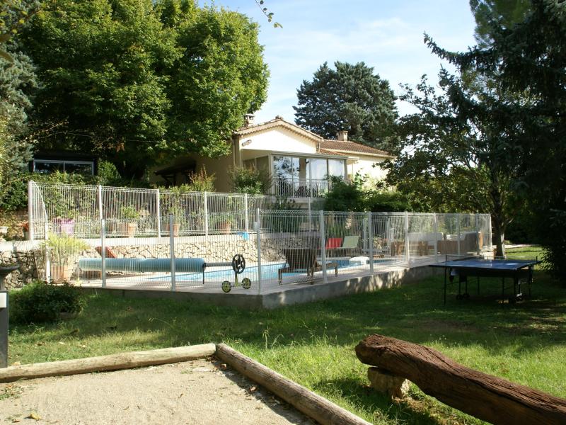 Kindvriendelijke villa met omheind zwembad
