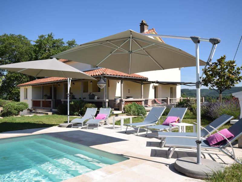 Villa avec piscine privée au milieu des vignes
