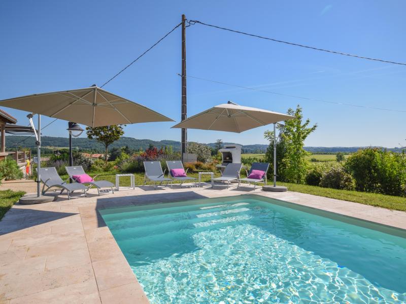 Villa avec piscine privée au milieu des vignes
