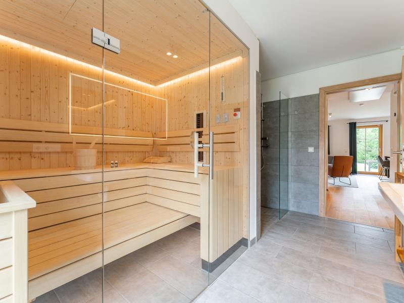 Luxury Alpine lodge with Finnish sauna
