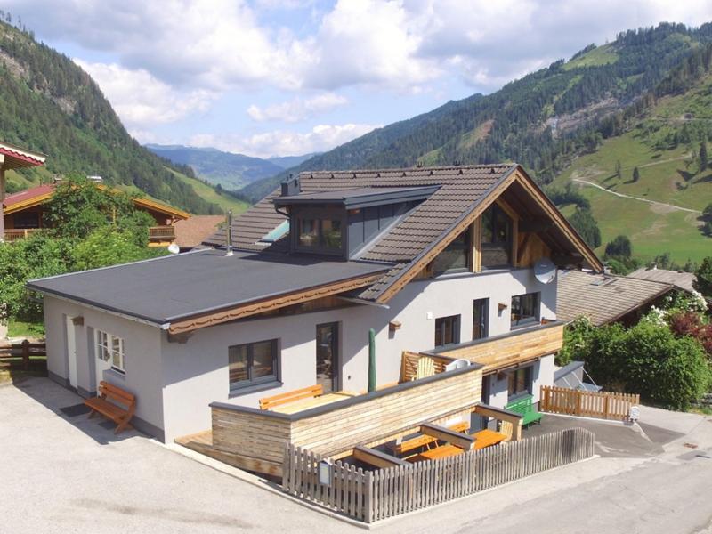 Ski-in/Ski-out Gruppenhaus mit Balkon