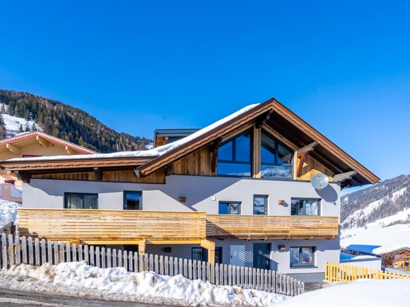 Luxurious ski-in/ski-out group home with large balcony
