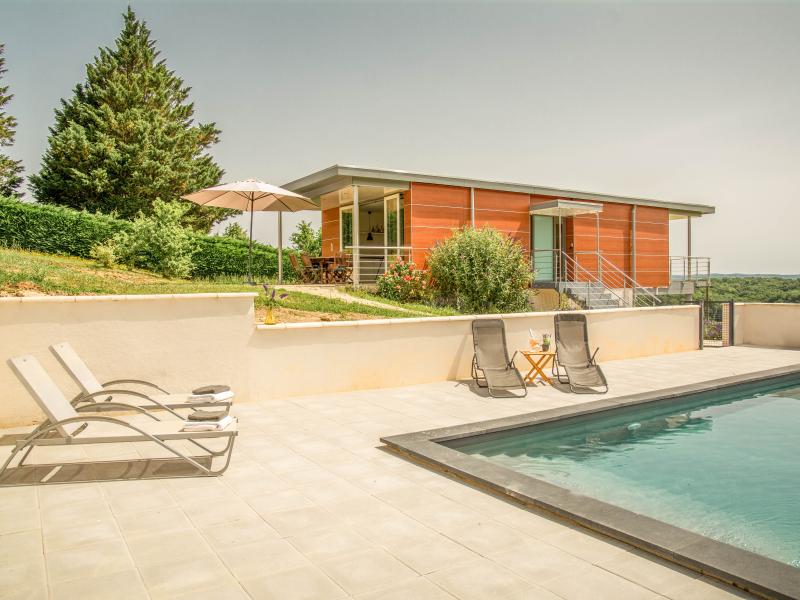 Villa moderne de luxe avec piscine privée et vue imprenable