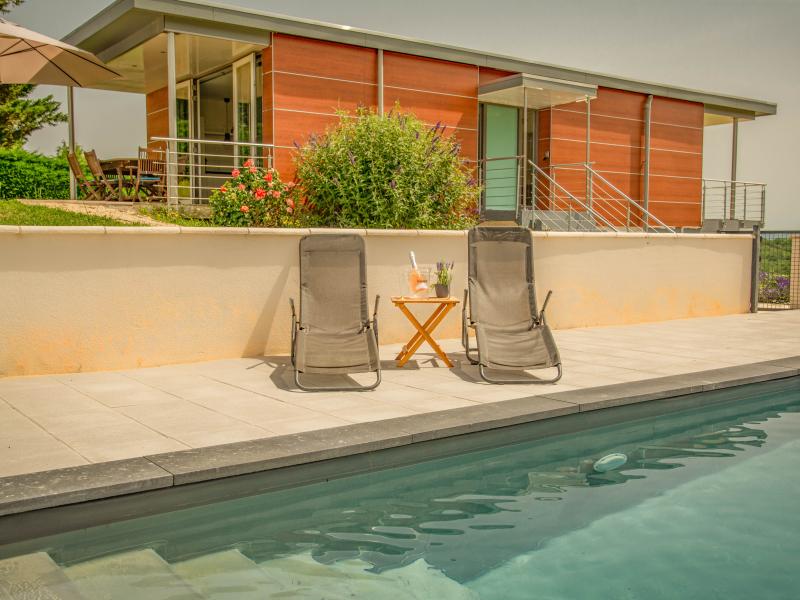 Villa moderne de luxe avec piscine privée et vue imprenable