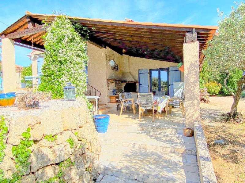 Child-friendly villa with heated pool
