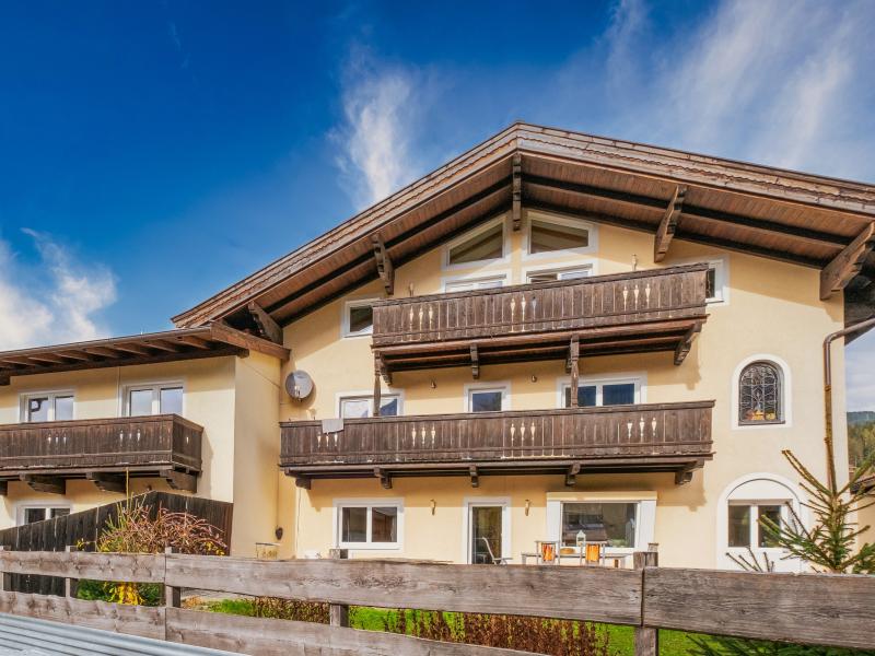 Beautiful house with south-facing terrace in large ski area
