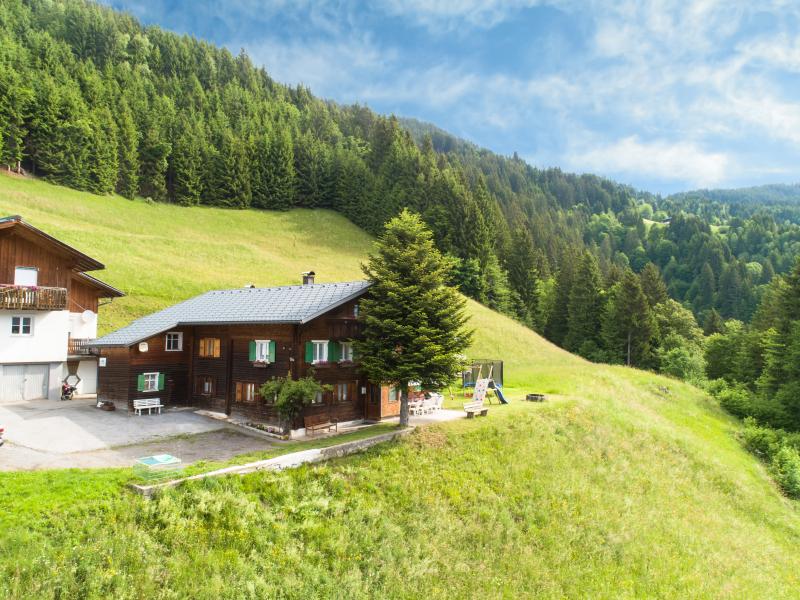 Ferienhaus mit Alpenflair und Garten

