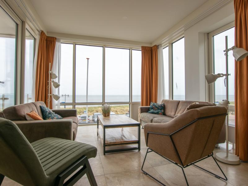 Appartement avec balcon près de la mer
