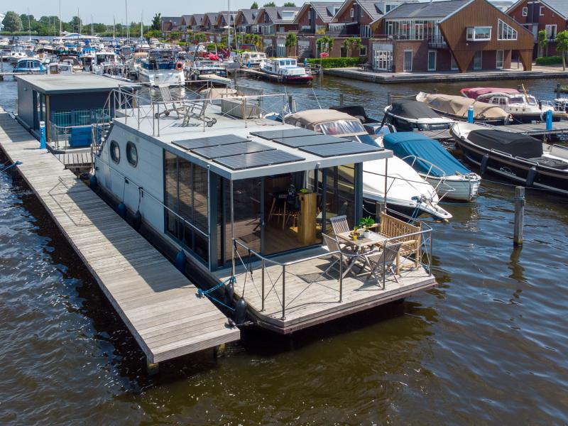 Houseboat with views from the roof terrace
