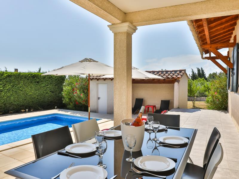 Bright, modern villa with private pool, 1 km from Cairanne