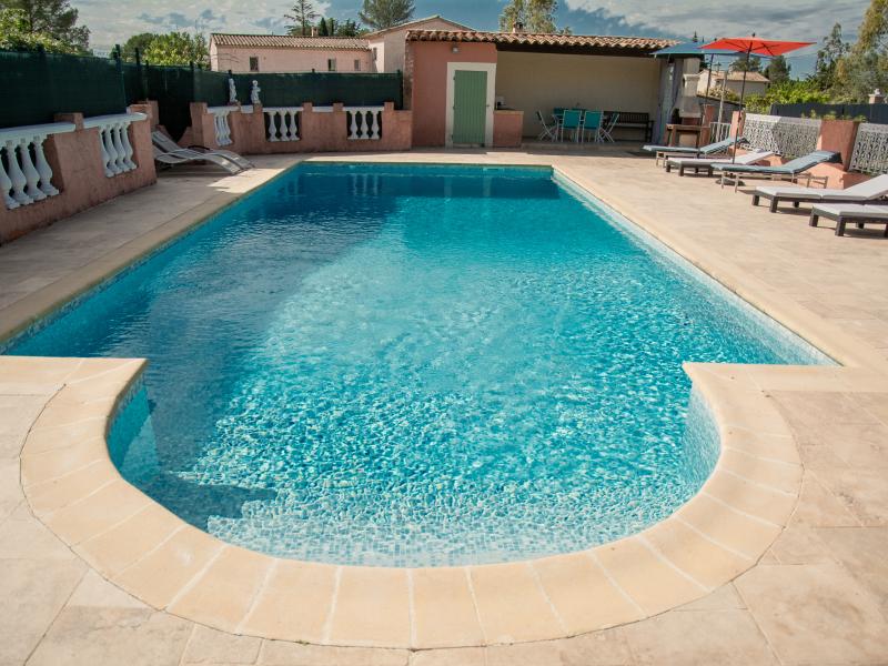 Villa avec grand jardin clos et piscine privée