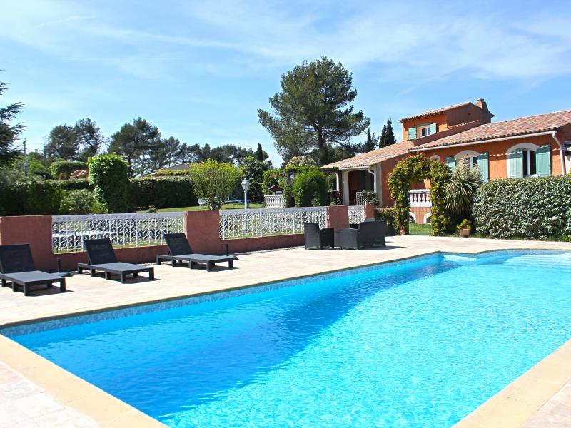 Child-friendly holiday home with pool
