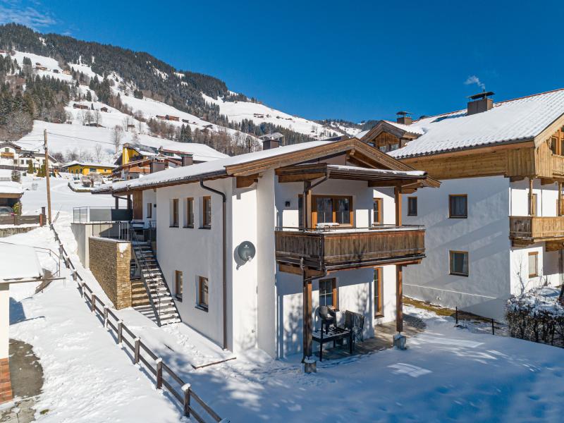 Group house at walking distance from the cosy Westendorf