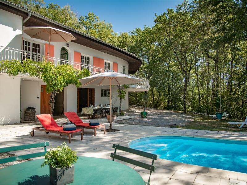 Fraaie villa met groot terras en zwembad
