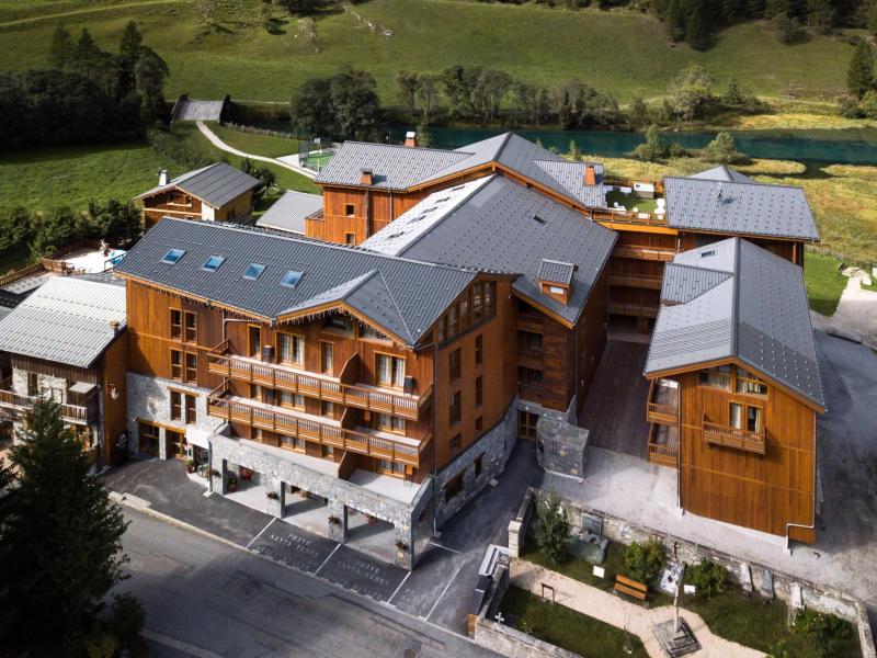 Luxury penthouse with terrace and jacuzzi near ski slope
