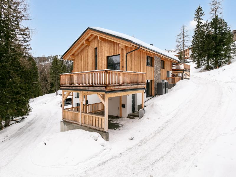 Chalet with stunning views, close to slopes