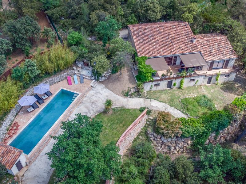 Luxuriöse Villa mit Schwimmbad und Garten