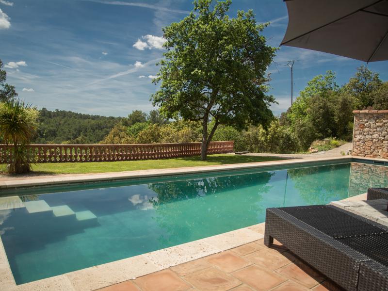 Villa de luxe avec piscine et jardin clos
