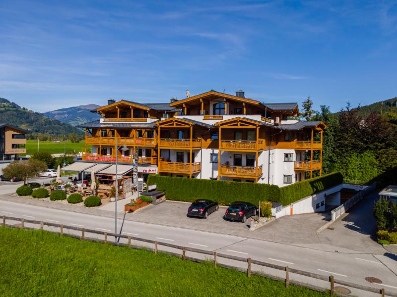 Stylishly furnished apartment, centrally located in Kaprun