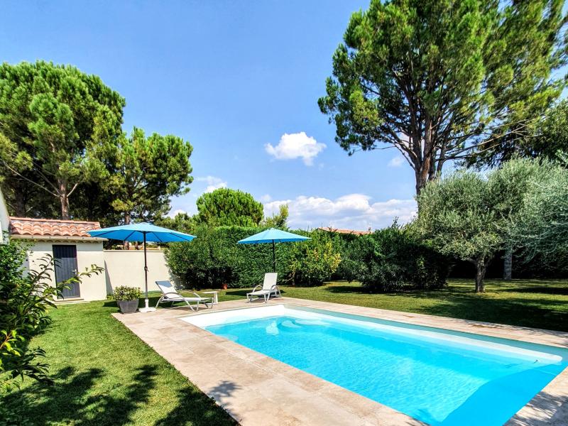 Villa moderne et luxueuse avec piscine et beau jardin