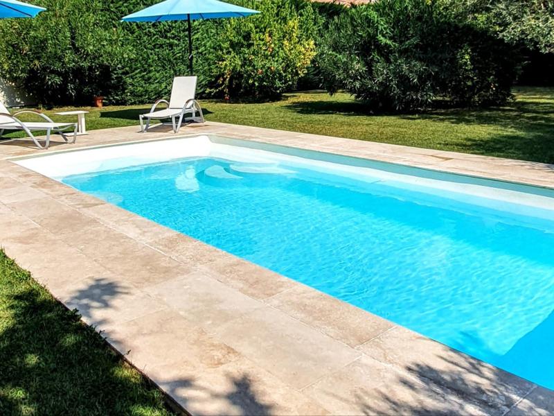 Luxuriöse moderne Villa mit privatem Pool und schönem Garten