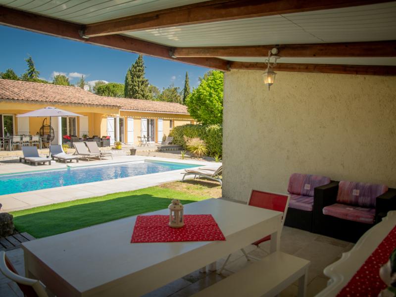 Villa with air conditioning and private pool