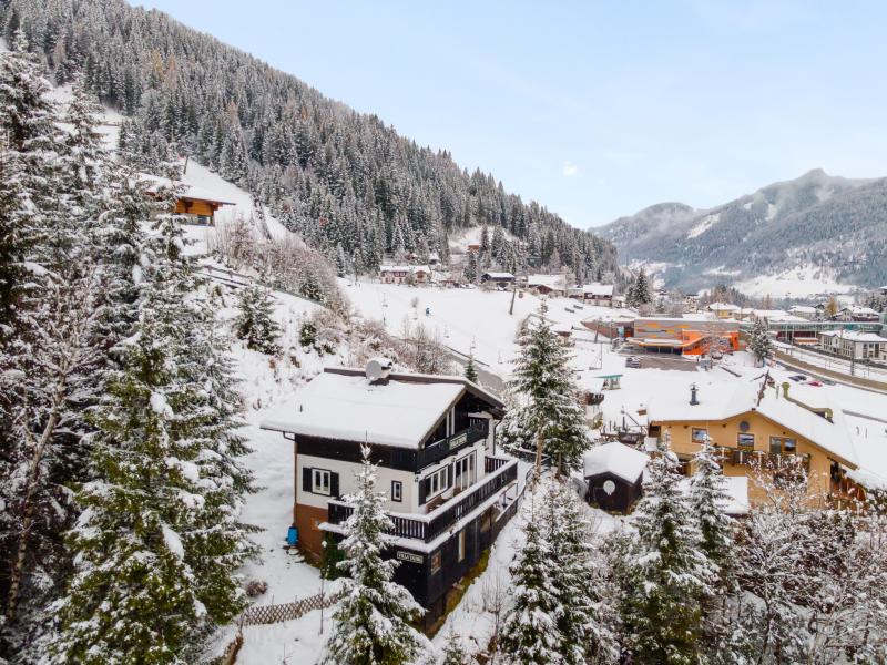 Ski-in/Ski-Out in prime location in attractive Badgastein.
