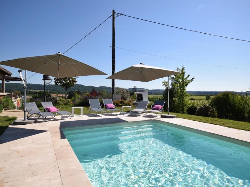 Villa met zwembad tussen de wijngaarden