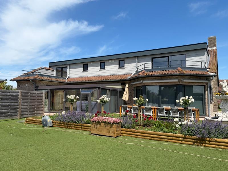 Mooie villa met wellness op steenworp van zee