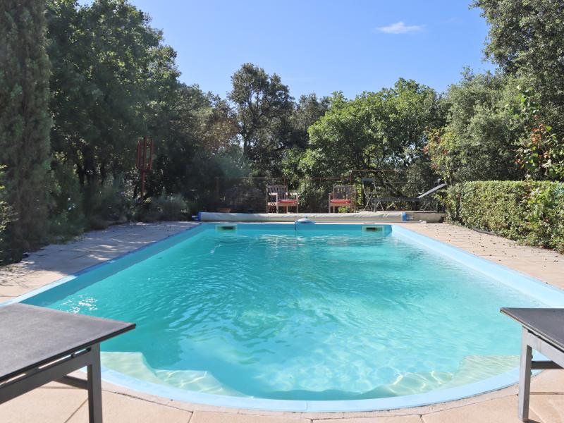 Maison provençale avec piscine et jardin privés
