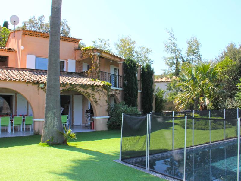 Villa mit privatem Pool und weitem Blick