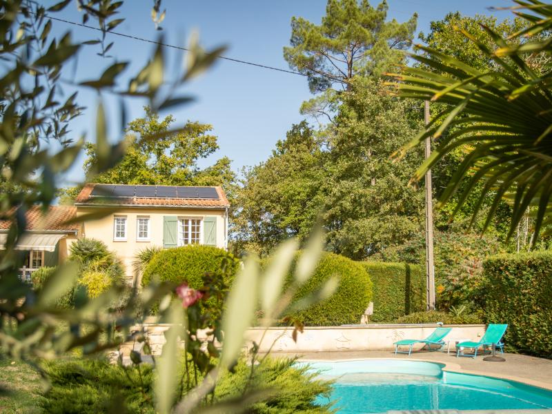 Gîte trés charmante, avec grand jardin et piscine privée !