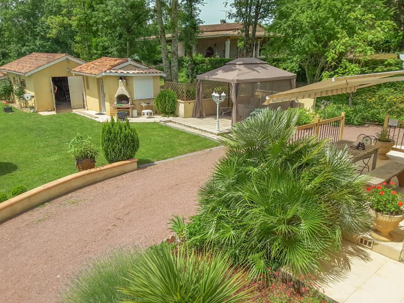Gîte trés charmante, avec grand jardin et piscine privée !