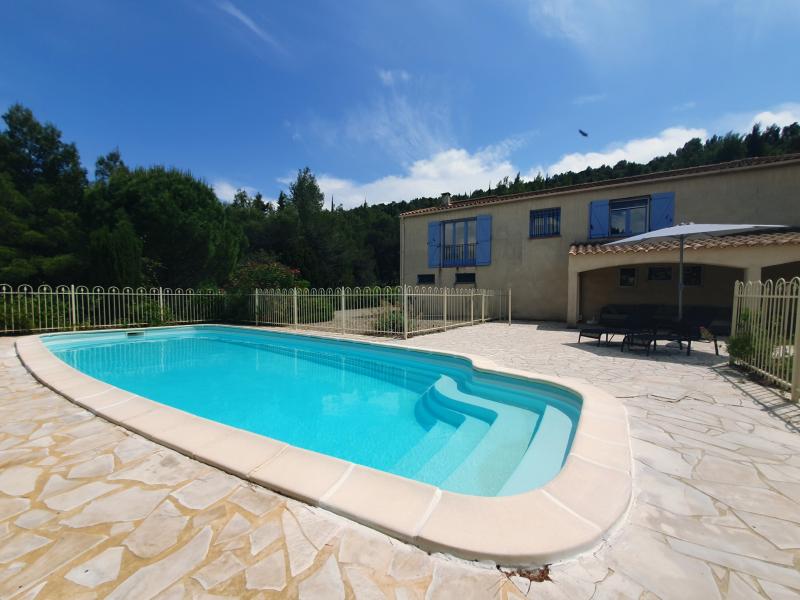 Riante villa met zwembad in de prachtige streek van Montbrun
