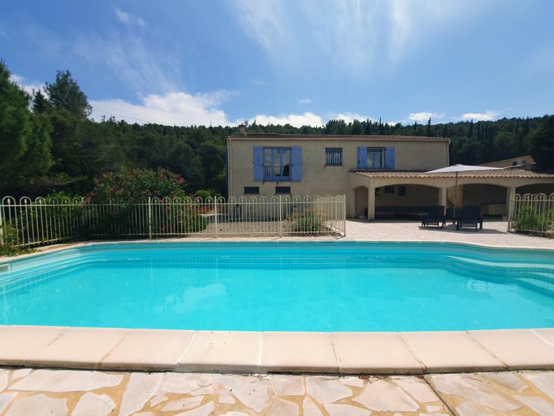 Riante villa met zwembad in de prachtige streek van Montbrun