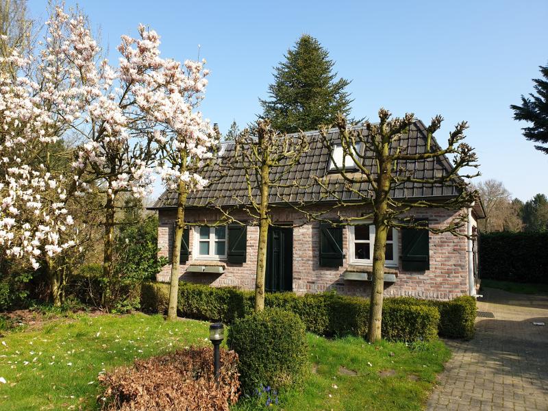 cosy house with large garden, quiet location