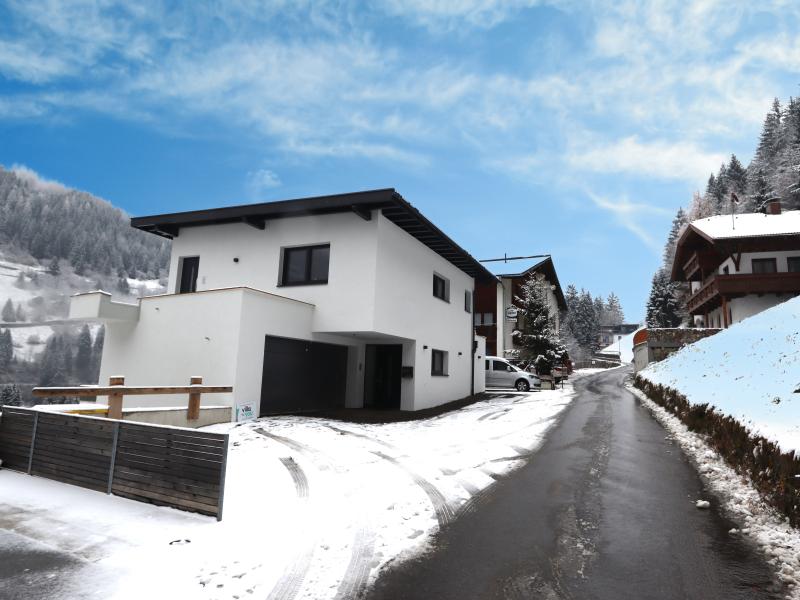 Apartment in sunny location near ski lift