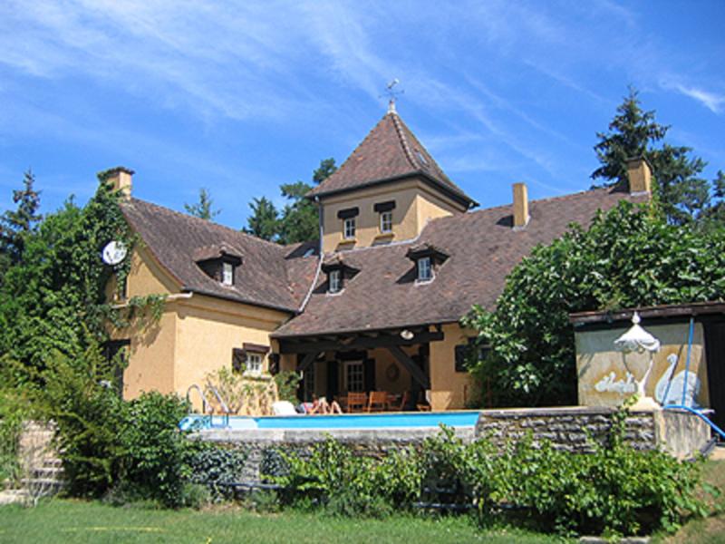 Large villa with pool and large garden
