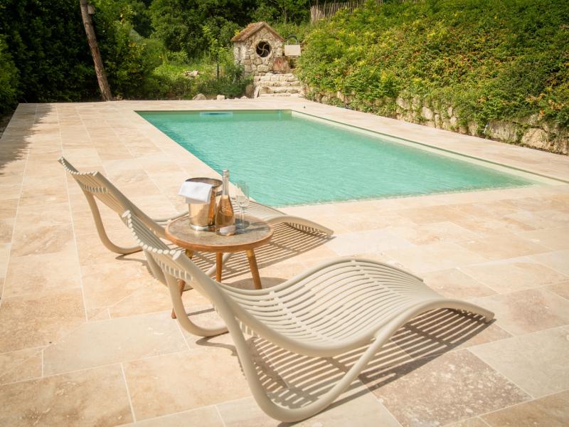 Gemütliche Gîte mit Terrasse und privatem Pool
