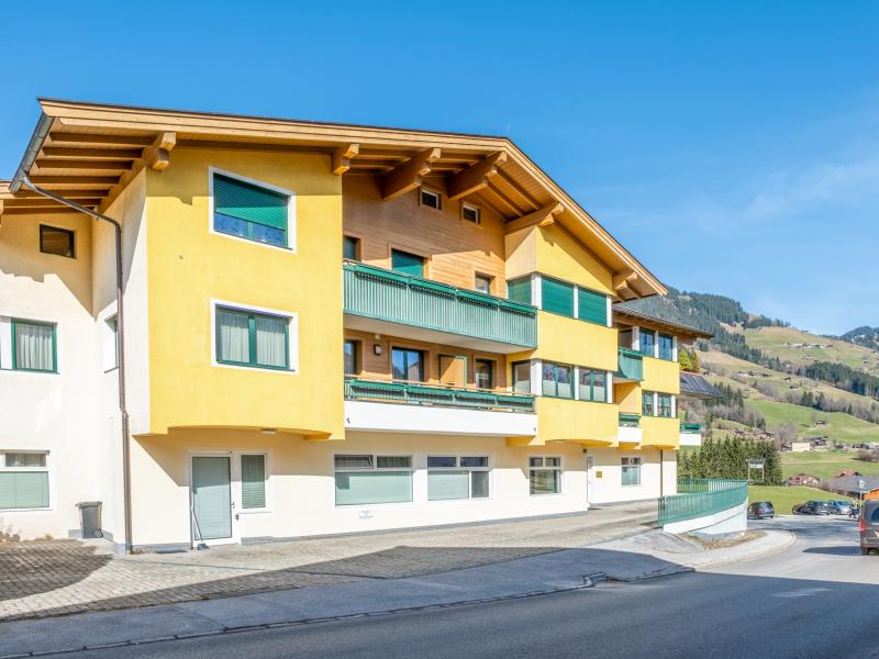 Apartment with 2 balconies in the middle of Westendorf