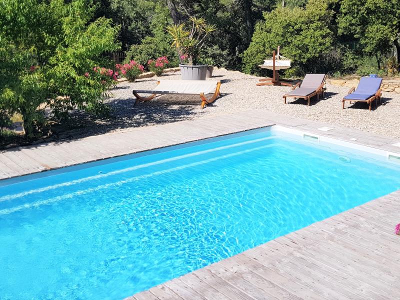 2 gîtes with airco and heated pool 1km from Faucon